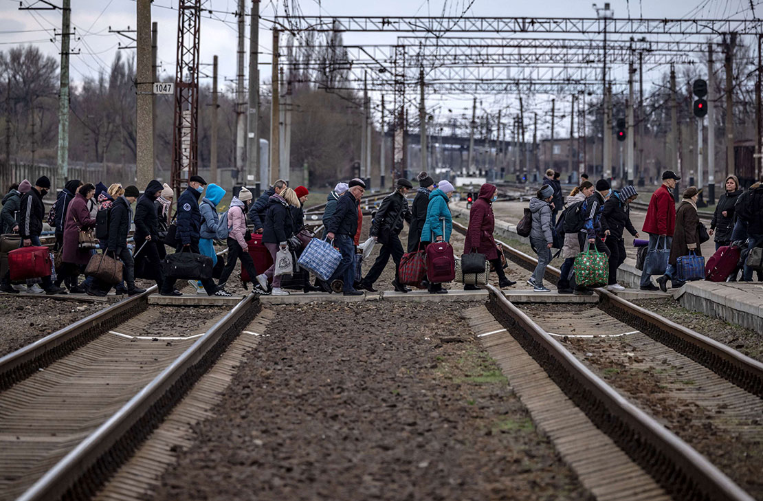 2_evacuation_train_station_kramatorsk